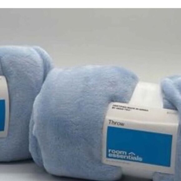 Cozy Light Blue Plush Throw Blanket – Soft & Lightweight Brand New - Picture 5 of 5